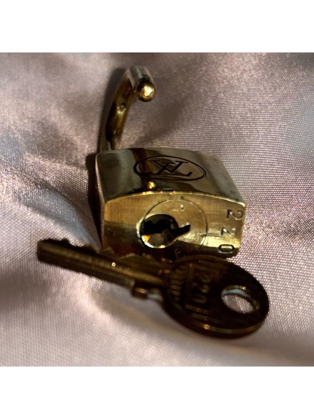Rarer #220 Louis Vuitton Gold Padlock & Key - 200 Series - Picture 6 of 7